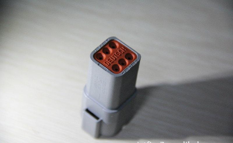 德驰 W3S DT系列插头的汽车连接器楔块