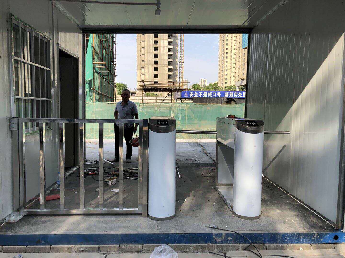 河南工地三辊闸人脸识别门禁安装
