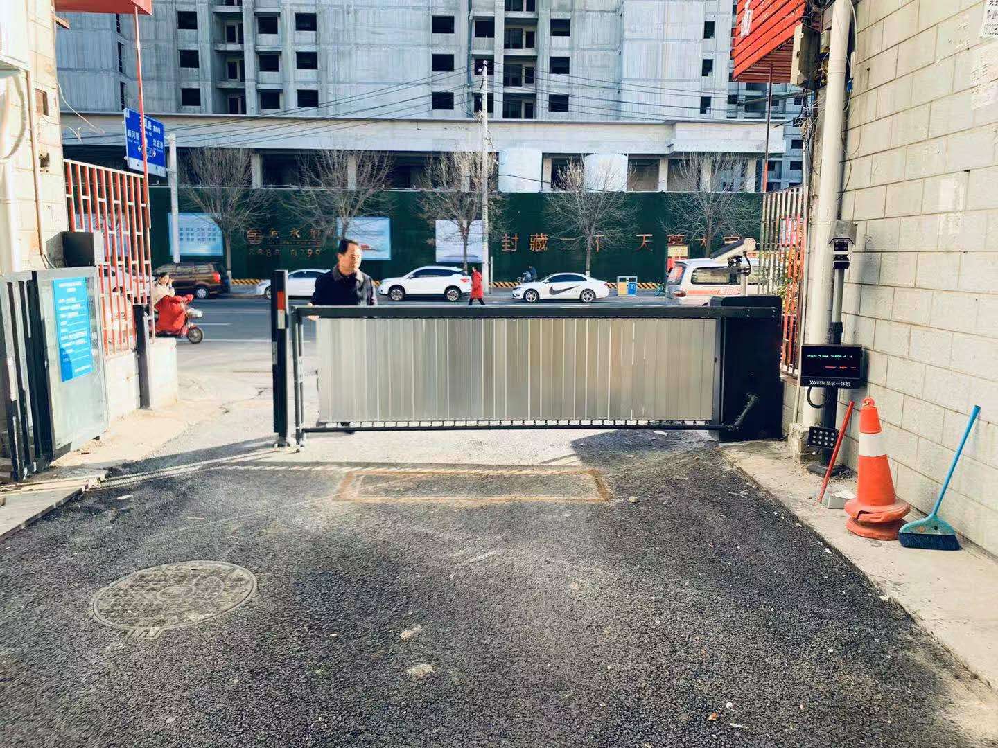 供应郑州广告道闸停车场道闸智能道闸系统