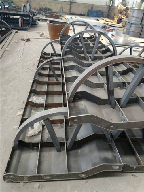 公路防撞墙模具制作流程