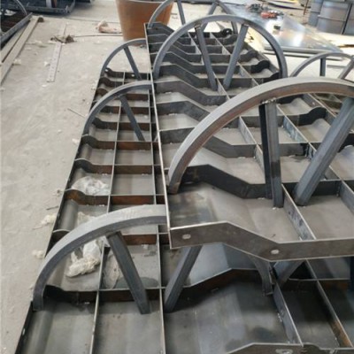 公路防撞墙模具制作流程