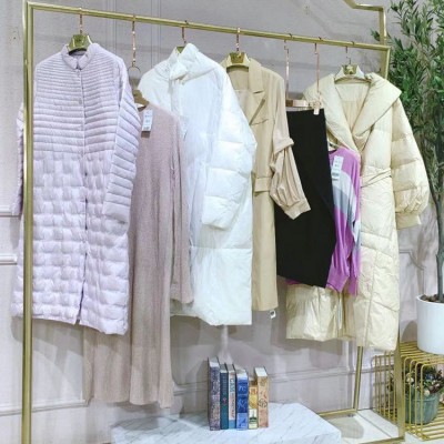 梦妮莎冬品牌折扣女装 歌玲棉服直播货源渠道广州礼加诚明浩