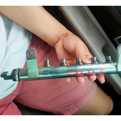 路虎供油轨道 起动马达 尾灯 冷疑器 倒车镜