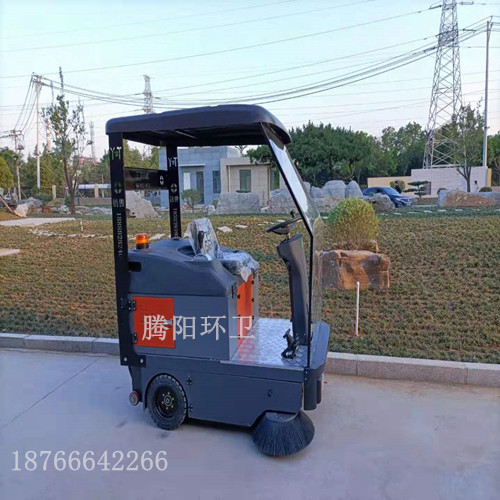 电动驾驶式扫地车