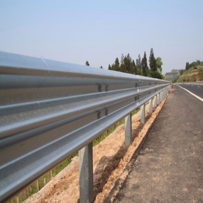 厂家直销波形护栏一级二级三级护栏板热镀锌喷塑乡村公路道路护栏