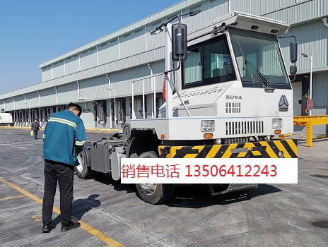 港口场地内重汽国六码头牵引车价格