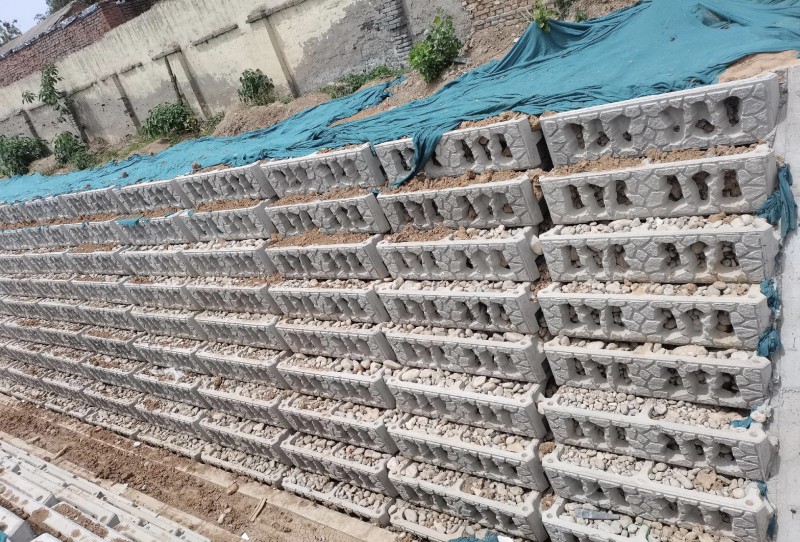 阶梯生态护坡模具生产视频-阶梯式护坡模具的简介