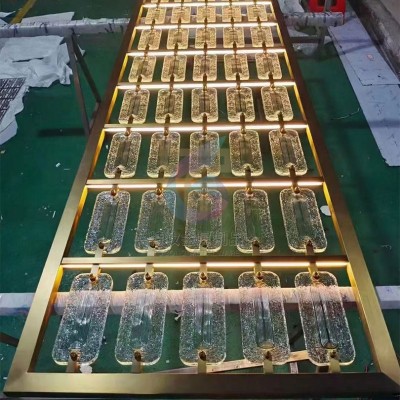 不锈钢玻璃花格隔断_艺术玻璃不锈钢屏风_酒店不锈钢屏风定制