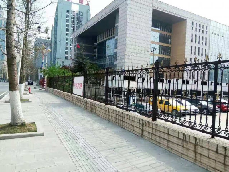 贵阳铁艺围栏都匀锌钢围栏凯里铁艺大门遵义市政护栏铁艺围栏
