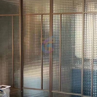 不锈钢屏风花格_艺术玻璃不锈钢屏风隔断_酒店不锈钢屏风定制