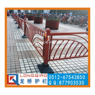 开封花式道路隔离护栏 开封景区镀锌钢喷塑护栏 龙桥厂