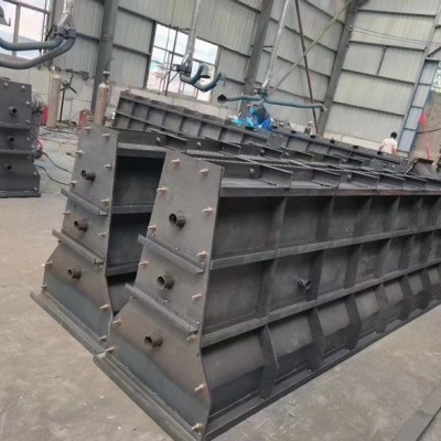 隔离墩钢模具公路隔离墩钢模具依据图纸切割焊接