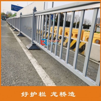 洛阳城市道路护栏厂家 锌钢道路护栏订制 龙桥生产